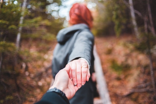 5 HABITS TO BUILD AND MAINTAIN A FOUNDATION OF TRUST IN YOUR RELATIONSHIPS